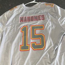 NEW Patrick Mahomes Chiefs Away White Nike Vapor Limited Super Bowl 57  Jersey XL for Sale in Orlando, FL - OfferUp