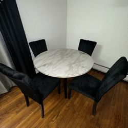 Round Marble Kitchen Table with 4 Black Suede Chairs – Elegant & Modern