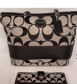 Coach Shoulder Bag With Charm And A Zip Around Wallet