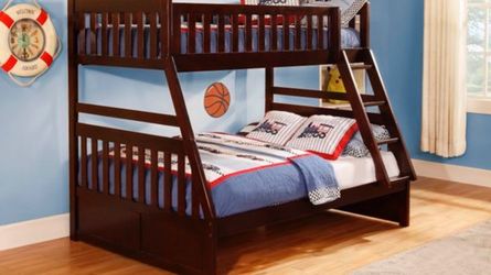Bunk bed: Twin/ Full