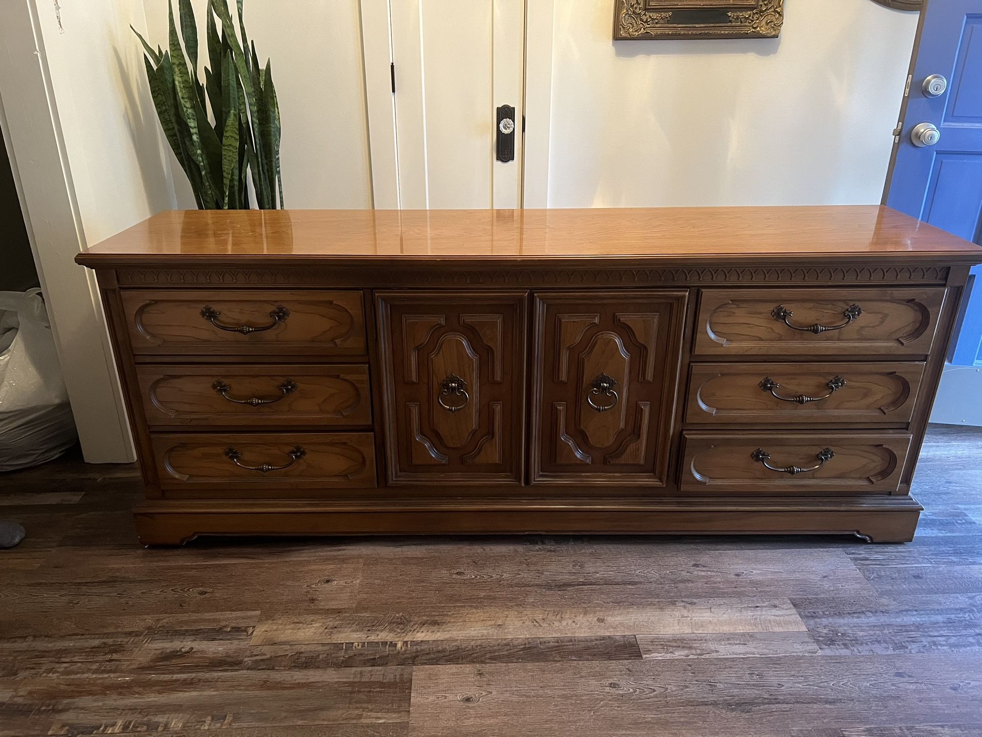 United Furniture Corporation Dresser