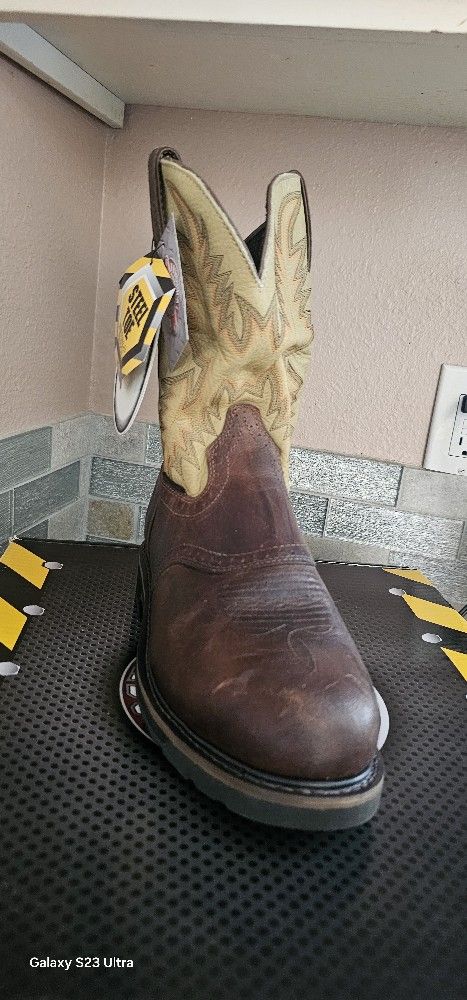 New Justin men's work boots, size 11D, brown and beige combination, style WK4661