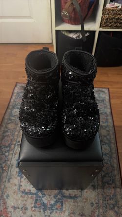 Black Uggs