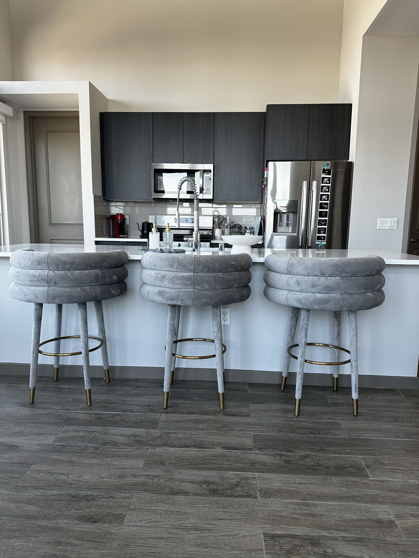 3 bar stools