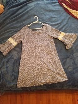 Floral dress with lace sleeves size M