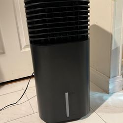 Evaporative air conditioner 24” it’s a 2 gallon capacity asking $95