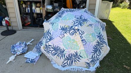 Super nice Beach Umbrella NEW With Bag