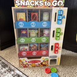Melissa & Doug wooden pretend play vending machine - Like New