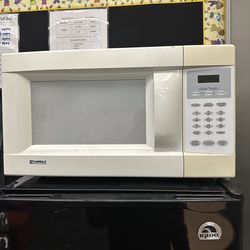 Microwave .7 cu.ft like new