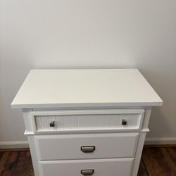 White 3-Drawer Nightstand / Dresser