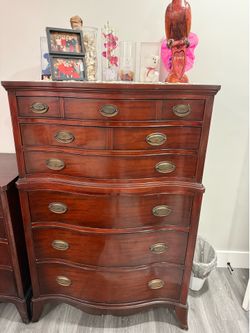 Vintage mahogany 6 drawer dresser
