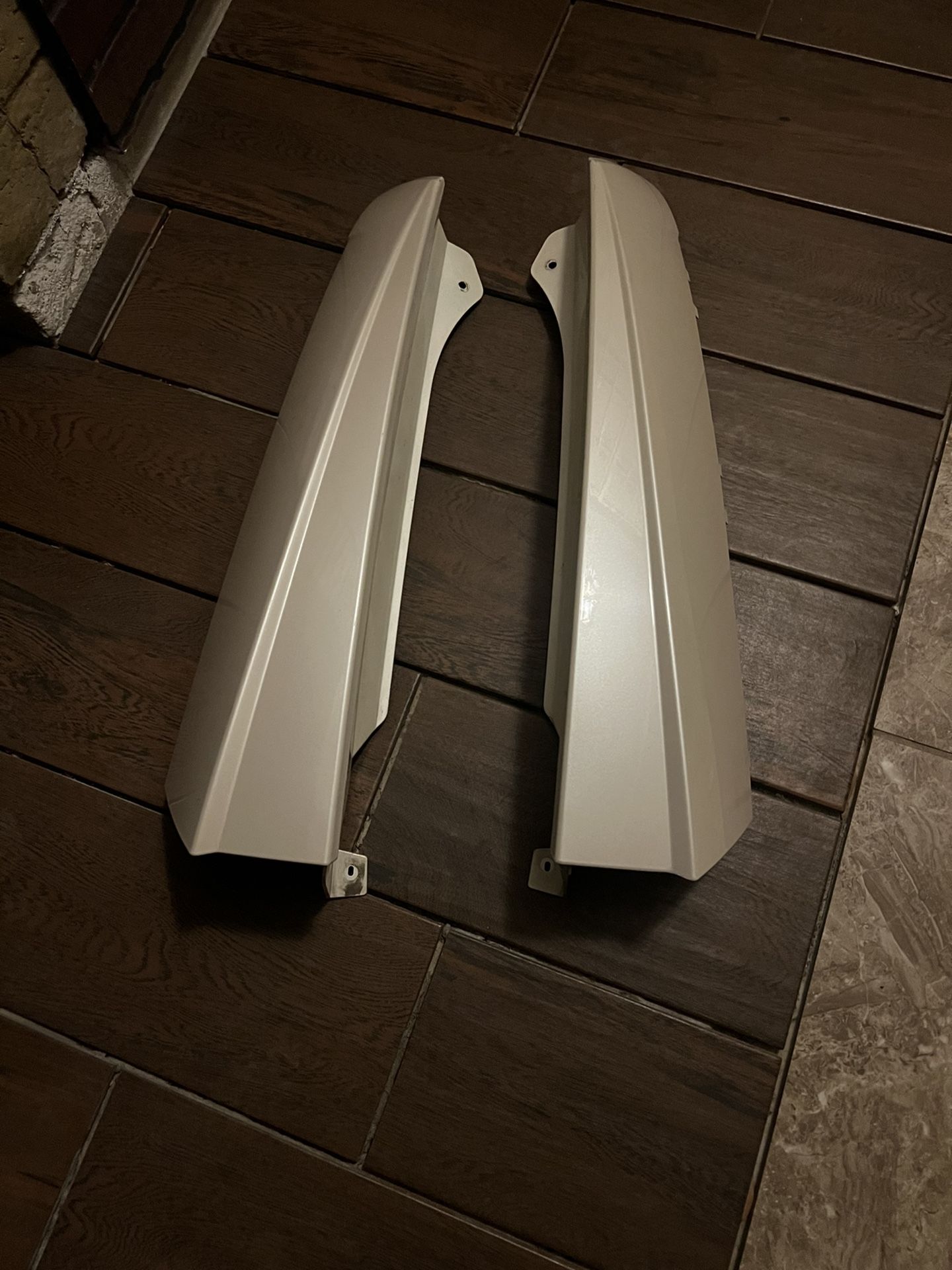 Rear Pillar’s. For Cadillac Escalade / 07 To 2014 / Pearl Color