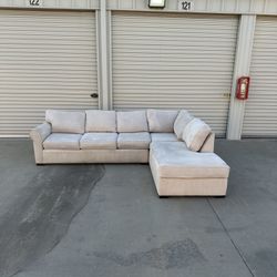 Free Delivery! Cream Sectional Couch