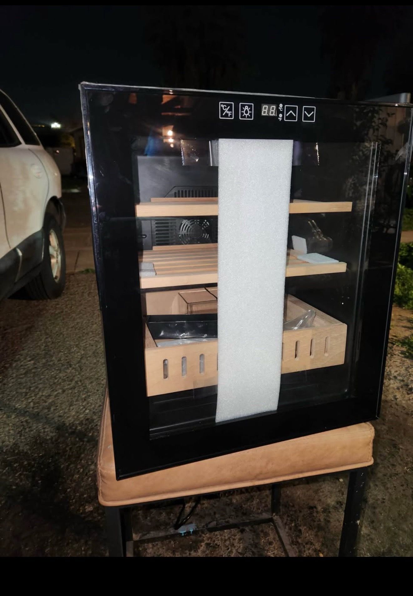 Electric humidor