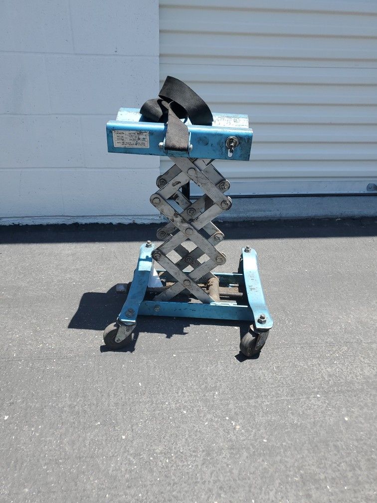 Scissor LIFT
