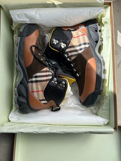 Brand New Burberry Vintage Check Hiking Boots – Size 41 / UK 7