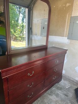 Dresser w/Mirror