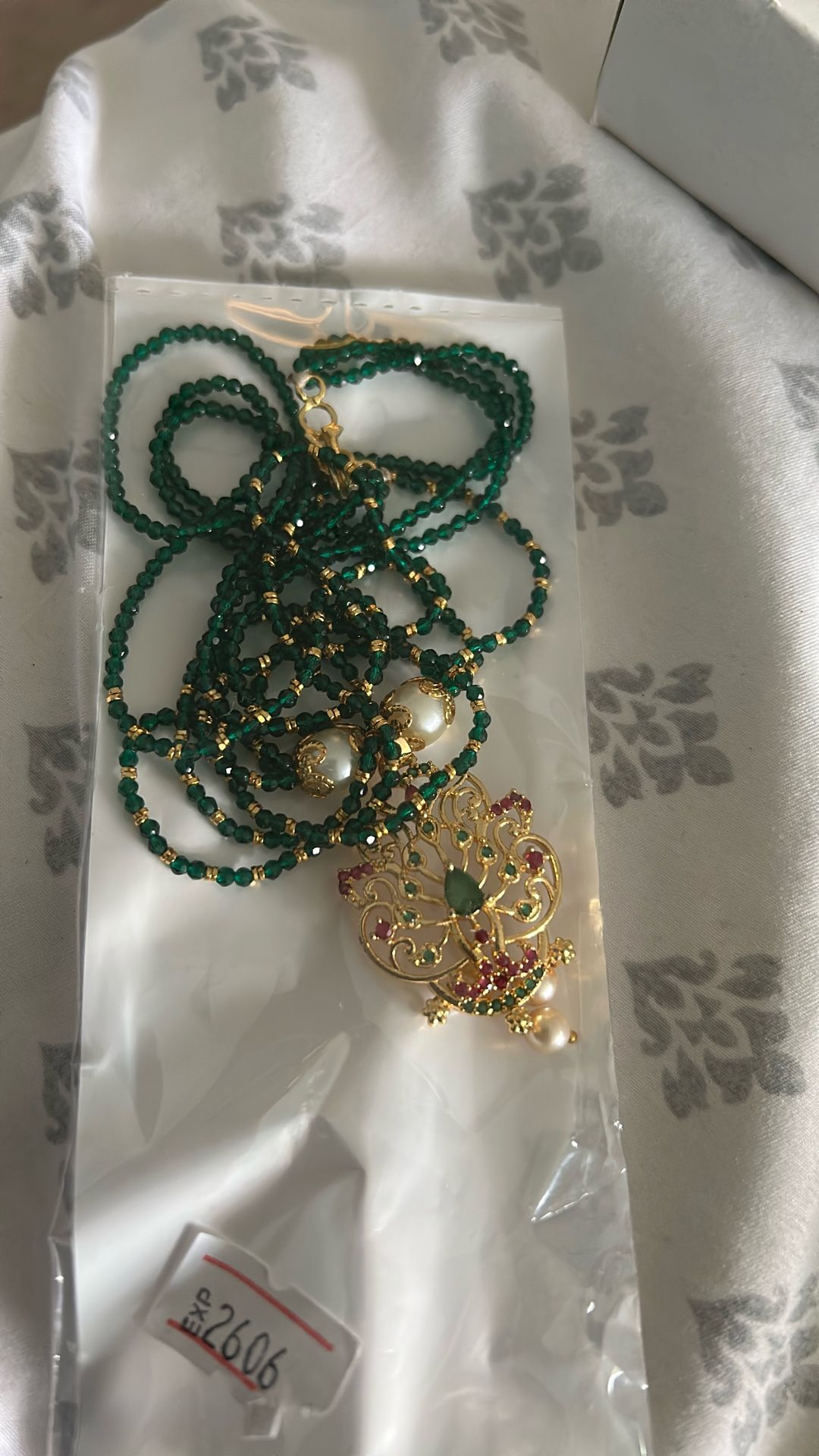 Bottle Green Color Bead Jewelry With Pendant