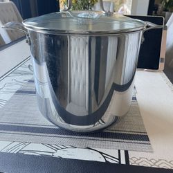 Stainless steel saucepan