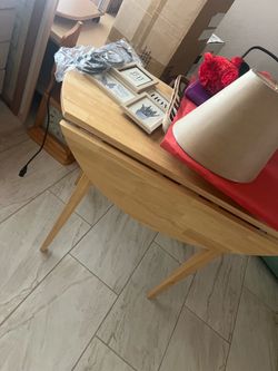 Foldable extendable kitchen table