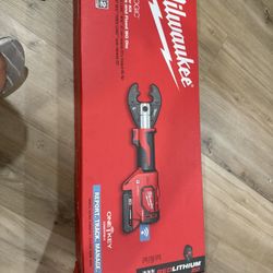 Milwaukee FORGE LOGIC M18” 6-T. Crimper KIT with D3. Grooves and Fixed BG Die.. with two batteries.