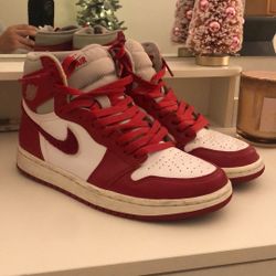 Air Jordan Women’s 1 Retro high varsity reds 