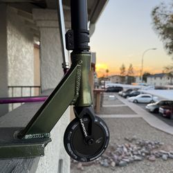 Lucky Tanner Fox Signature Pro Scooter - Guac Green