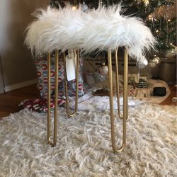 Beautiful , Fancy Fur Cocktail Table