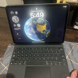 4th Gen Ipad Pro 11 Inch W/keyboard And Pen $950