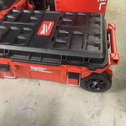 Milwaukee Packout Chest w/wheels