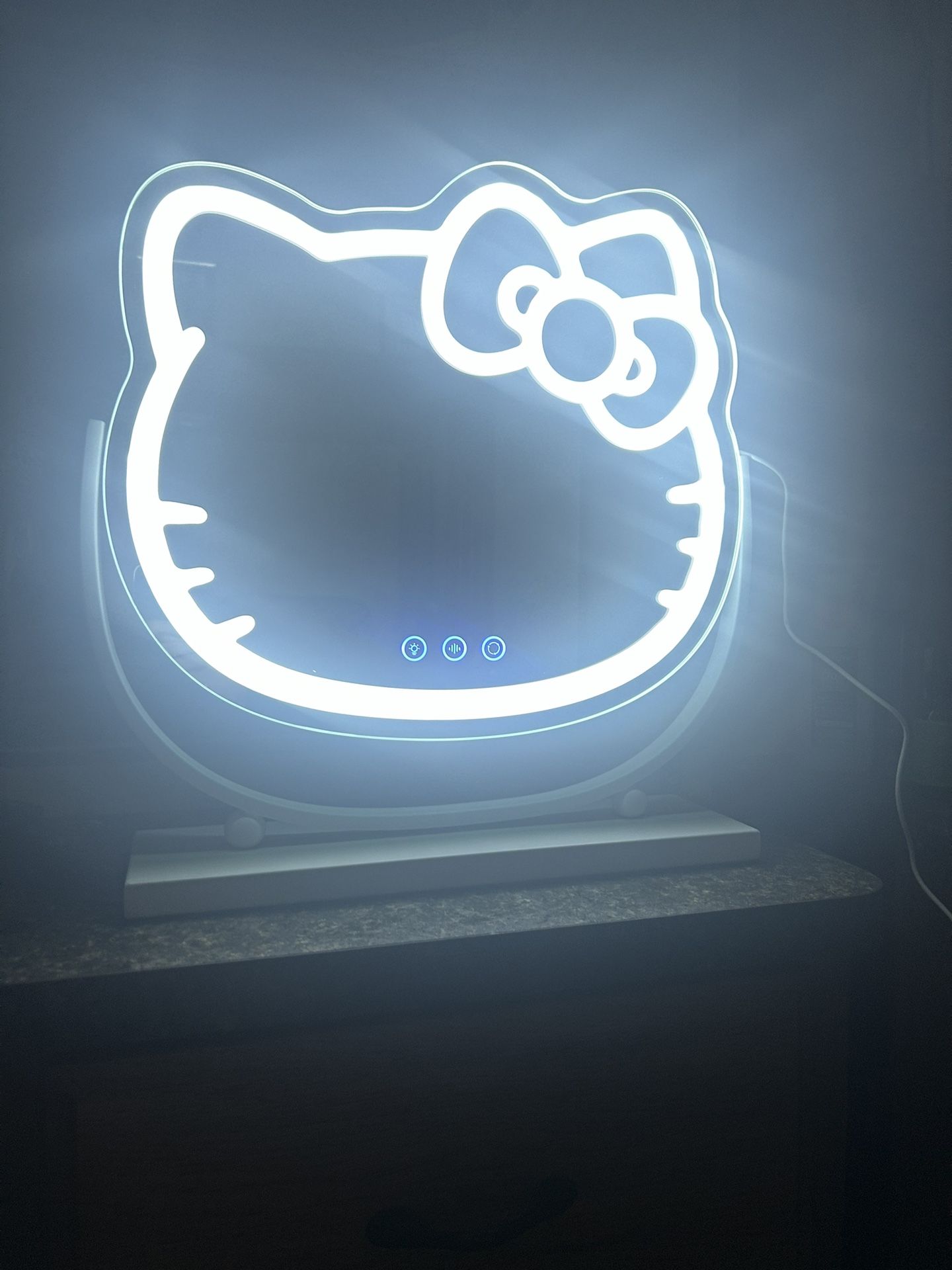 Hello kitty touch mirror