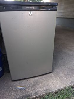 Mini fridge