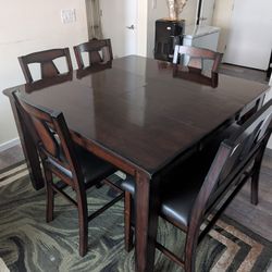 Dinning Table With Bench And Four Chairs And Area Rug