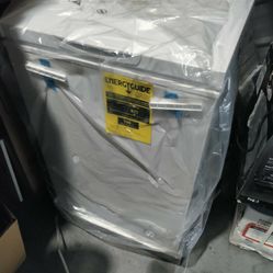 New 3.2 Cubic Ft Frezzer Works Great $20 Delivery Milwaukee!!