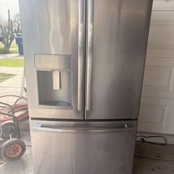 Refrigerator 