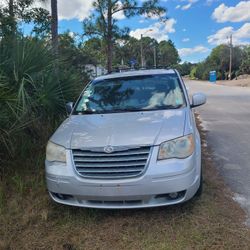 2010 Chrysler Town & Country