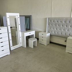 New White Bedroom Set (Queen/Full)
