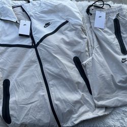 New Men Nike White and Black Tracksuit Sets jacket and pants 