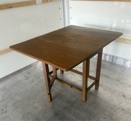 Kitchen table -drop leaf