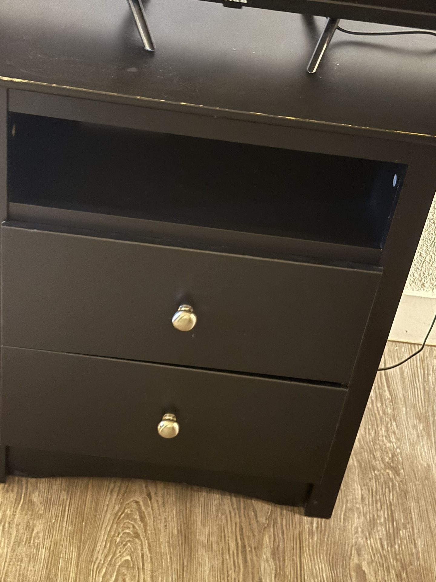 Night Stand With 2 Drawers