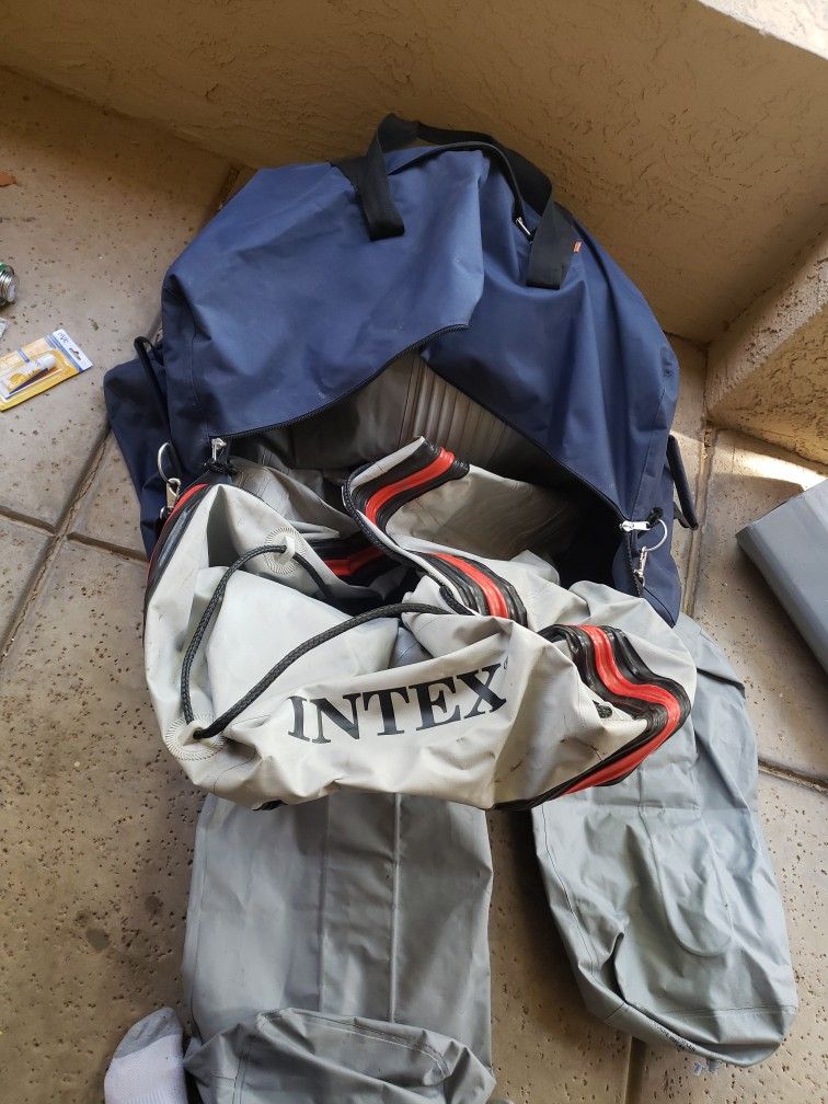 Inflatable Boat And Text Mariner 4. W/34 Lbs.thrust Motor 2 Life Jackets. and Seats. Foot Pump