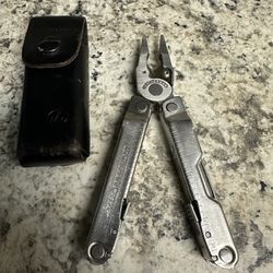 Leatherman With Carrying Belt Leather Pouch