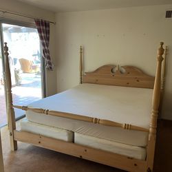 Vintage - Early American | Farmhouse Style  Thomasville King Size Bed Frame - Headboard with Footer And Frame