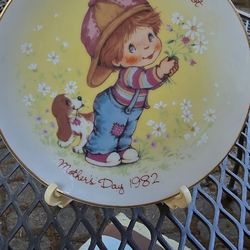 Collectable Avon Mother's Day Plates