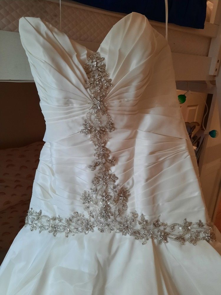 Donna Sayler, Fabulous Bridal. Size 16