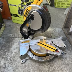 DEWALT 15 Amp Corded 10 in. Compound Single Bevel Miter Saw