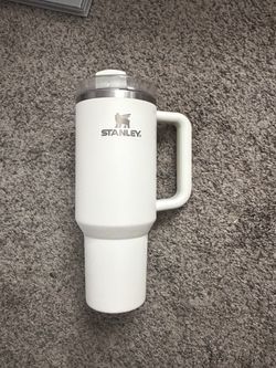 White 40oz Stanley Cup w/ out straw