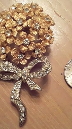 Goldtone Broach, Bouquet Of Flowers With Silvertone Ribbon. Set With Rhinestones.