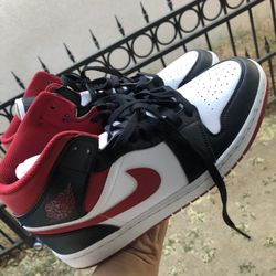 Jordan 1 Gym Reds Black And White Size 10