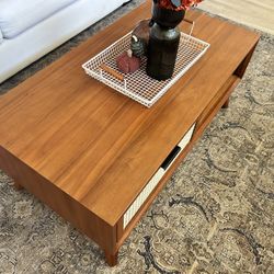 L@@K! Mid Century Coffee Table! Great Condition. 
